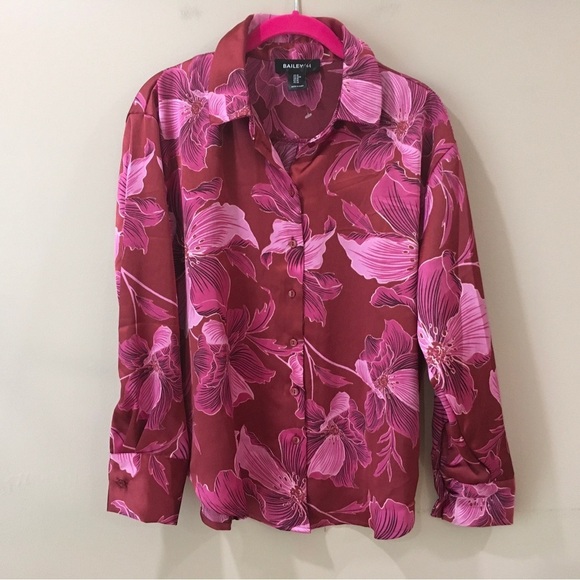 Bailey 44 Tops - Bailey 44 Satin effect  Red Pink Floral shirt Button up size Medium  NWT